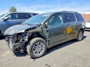 Toyota Sienna 3.5L 6 2011