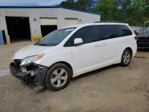 Toyota Sienna 3.5L 6 2015