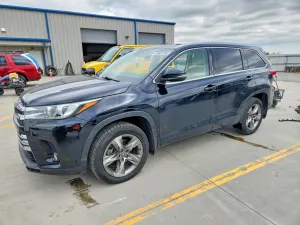 Toyota Highlander 3.5L 6 2017