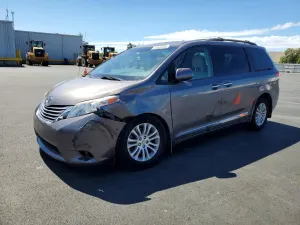Toyota Sienna 3.5L 6 2013