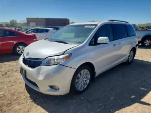 Toyota Sienna 3.5L 6 2014