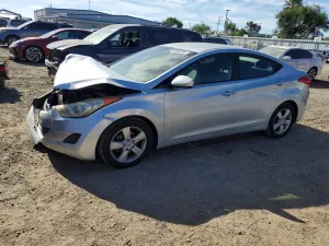 Hyundai Elantra 1.8L 4 2013