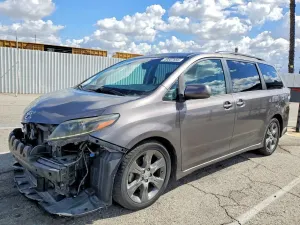 Toyota Sienna 3.5L 6 2015
