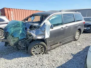 Toyota Sienna 3.5L 6 2017