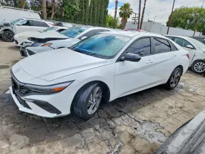Hyundai Elantra 2.0L 4 2025