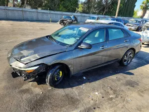 Hyundai Elantra 2.0L 4 2025