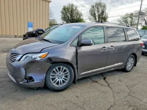 Toyota Sienna 3.5L 6 2016