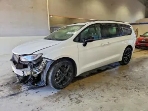 Chrysler Pacifica 3.6L 6 2025