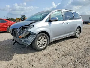 Toyota Sienna 3.5L 6 2013
