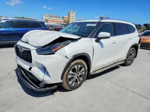 Toyota Highlander 3.5L 6 2021