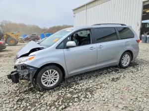 Toyota Sienna 3.5L 6 2015