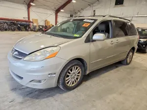 Toyota Sienna 3.5L 6 2010