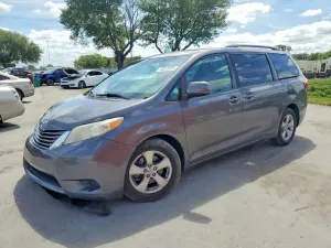 Toyota Sienna 3.5L 6 2015