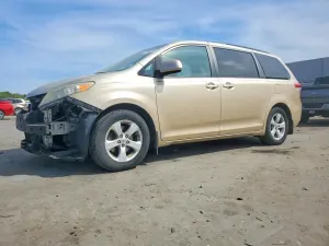 Toyota Sienna 3.5L 6 2013
