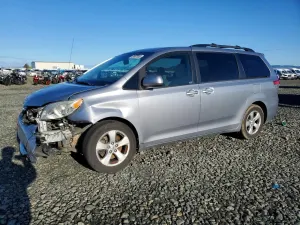 Toyota Sienna 3.5L 6 2013