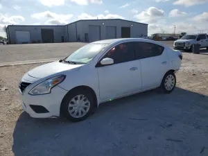 Nissan Versa 1.6L 4 2015