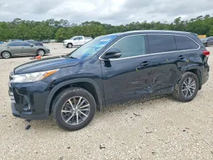 Toyota Highlander 3.5L 6 2017