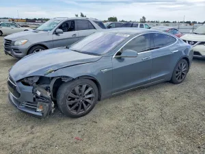 Tesla Model S 2013