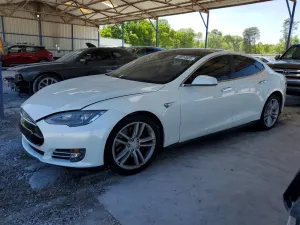 Tesla Model S 2015