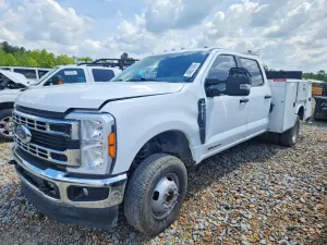 Ford F-350 6.7L 8 2023