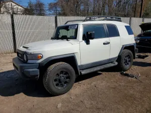 Toyota FJ Cruiser 4.0L 6 2011