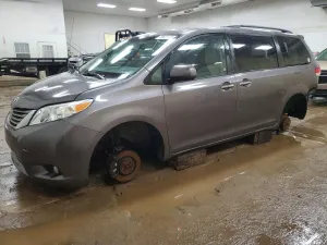 Toyota Sienna 3.5L 6 2014
