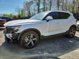Volvo XC40 2.0L 4 2025