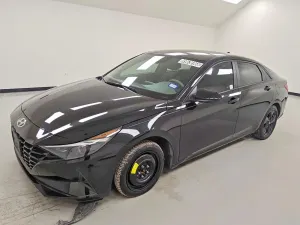 Hyundai Elantra 2.0L 4 2023