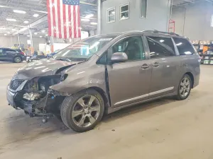Toyota Sienna 3.5L 6 2012