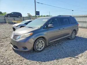 Toyota Sienna 3.5L 6 2015