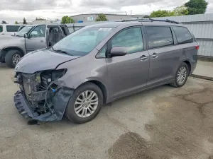 Toyota Sienna 3.5L 6 2015