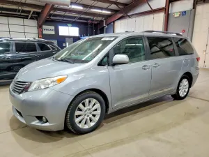 Toyota Sienna 3.5L 6 2015