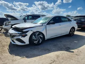 Hyundai Elantra 2.0L 4 2025