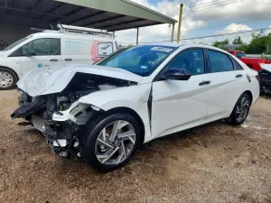 Hyundai Elantra 2.0L 4 2025