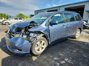 Toyota Sienna 3.5L 6 2017