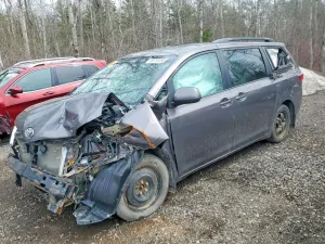Toyota Sienna 3.5L 6 2015