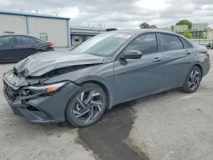 Hyundai Elantra 2.0L 4 2025