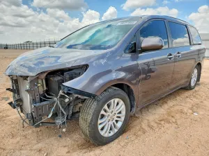 Toyota Sienna 3.5L 6 2015