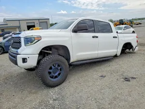 Toyota Tundra 5.7L 8 2020