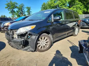 Toyota Sienna 3.5L 6 2015