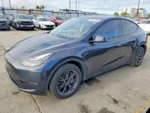 Tesla Model Y 2025