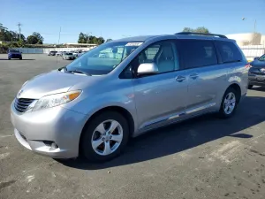 Toyota Sienna 3.5L 6 2013