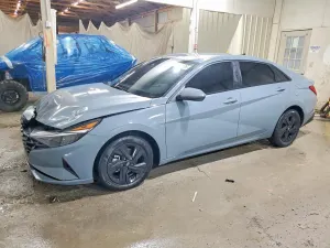 Hyundai Elantra 2.0L 4 2023