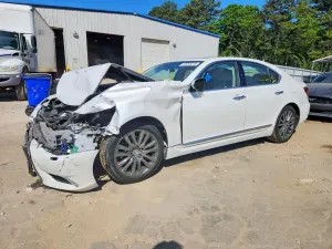 Lexus LS 4.6L 8 2015