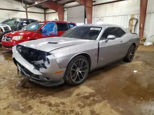 Dodge Challenger 6.4L 8 2016