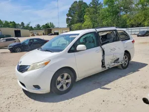 Toyota Sienna 3.5L 6 2011