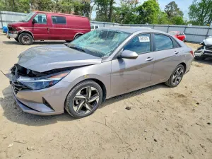 Hyundai Elantra 2.0L 4 2023