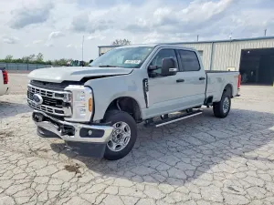 Ford F-350 7.3L 8 2025