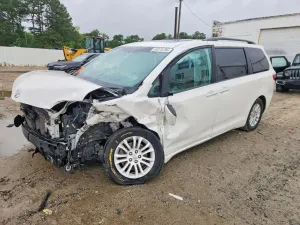 Toyota Sienna 3.5L 6 2017