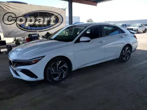Hyundai Elantra 2.0L 4 2025